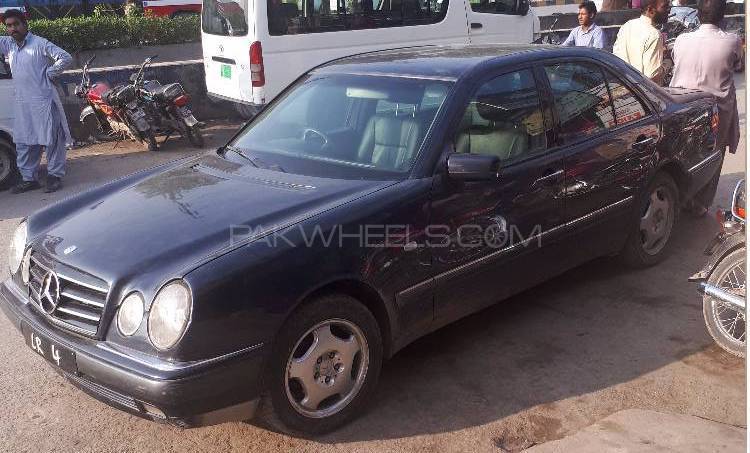 Mercedes Benz E Class 1999 for Sale in Lahore Image-1