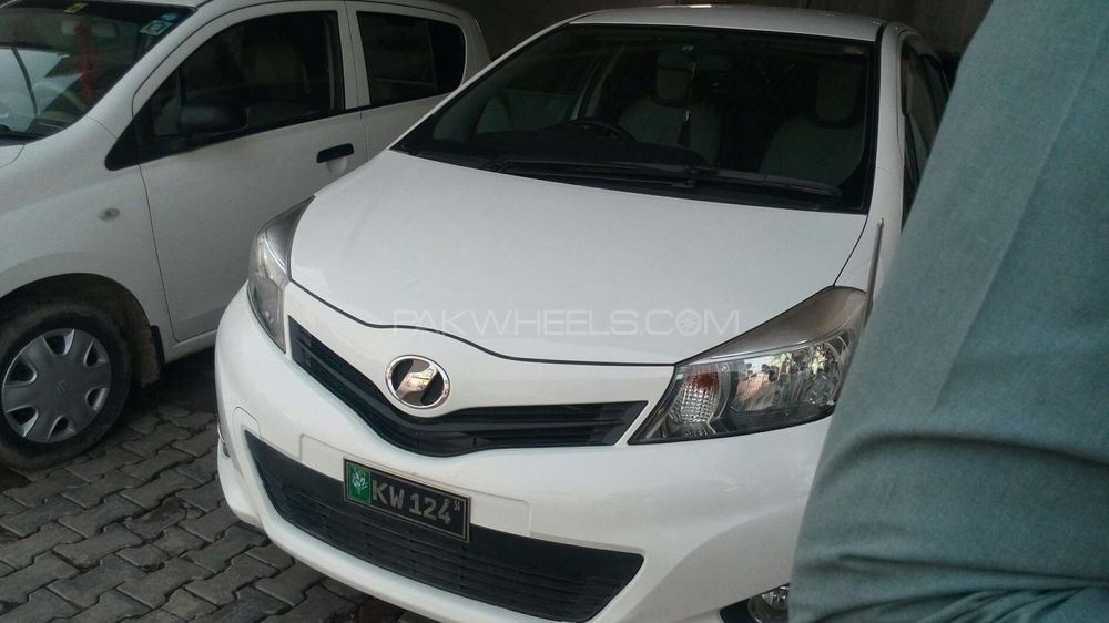 Toyota Vitz 2011 for Sale in Multan Image-1