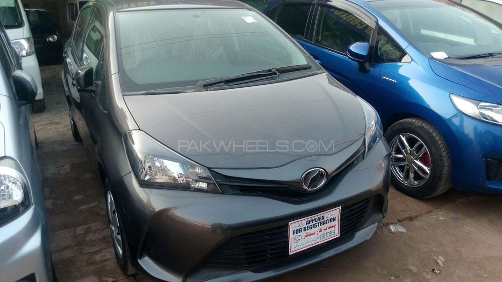 Toyota Vitz 2015 for Sale in Bahawalpur Image-1