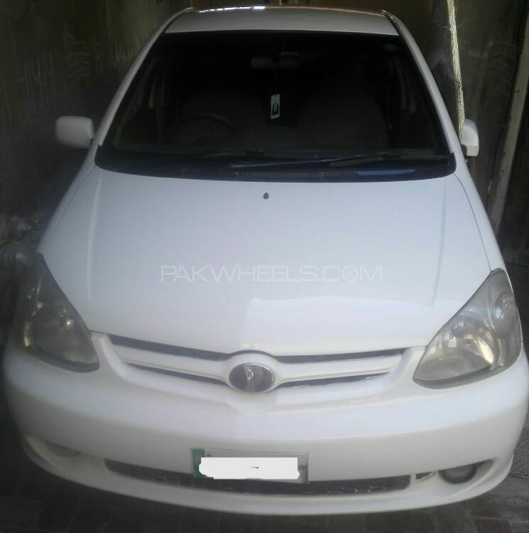 Toyota Platz 2002 for Sale in Khanewal Image-1