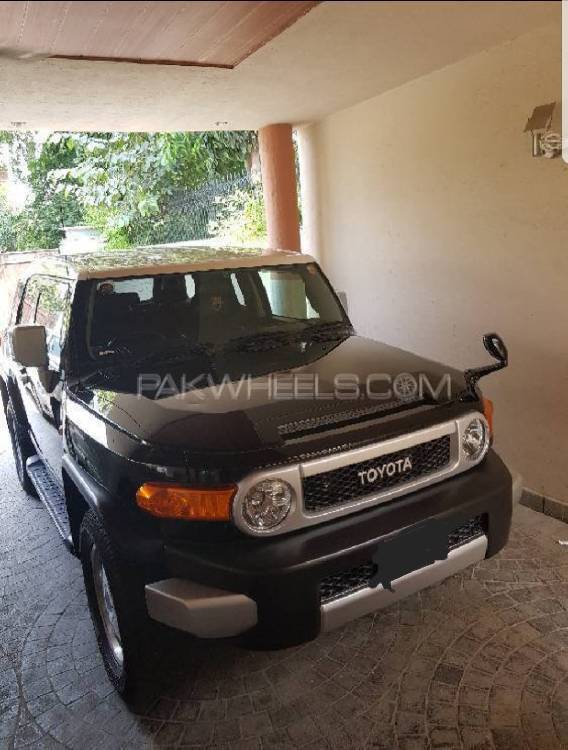 Toyota Fj Cruiser 2011 for Sale in Lahore Image-1
