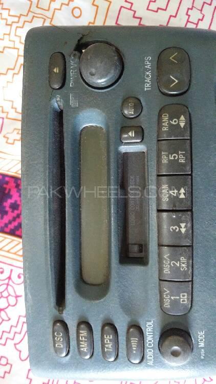 Toyota Vitz genuine CD player/ FM player. Image-1