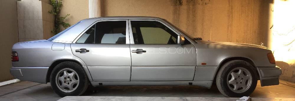 Mercedes Benz E Class 1988 for Sale in Abbottabad Image-1