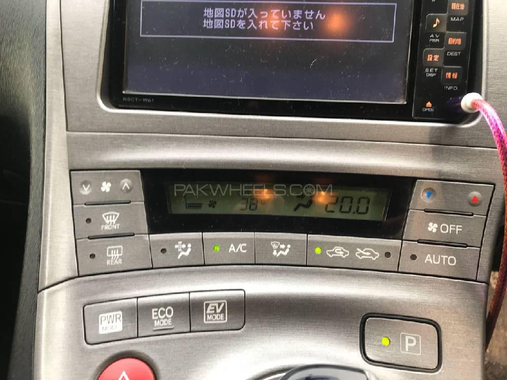 Toyota Prius 2012 for Sale in Lahore Toyota Prius 2012 for Sale in Lahore Image-6