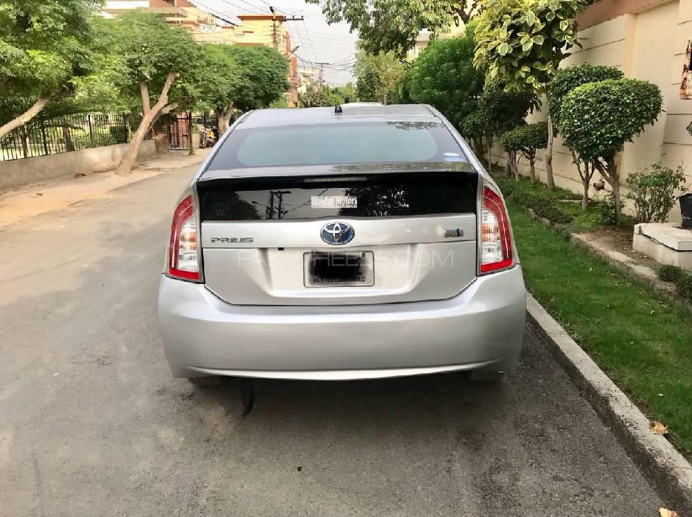 Toyota Prius 2012 for Sale in Lahore Toyota Prius 2012 for Sale in Lahore Image-3