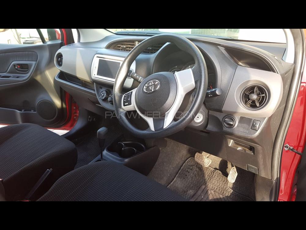 Toyota Vitz 2016 for Sale in Gujrat Image-1