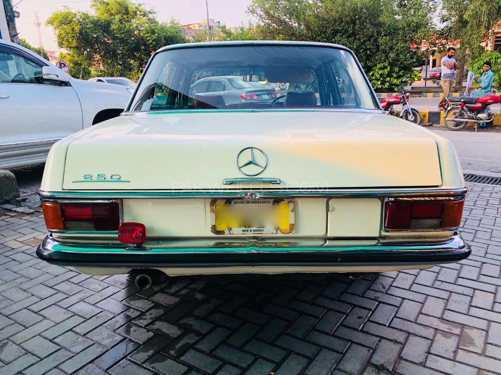 Mercedes Benz E Class 1973 for Sale in Lahore Mercedes Benz E Class 1973 for Sale in Lahore Image-6
