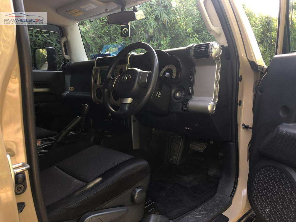 Toyota Fj Cruiser 2011 for Sale in Lahore Toyota Fj Cruiser 2011 for Sale in Lahore Image-17