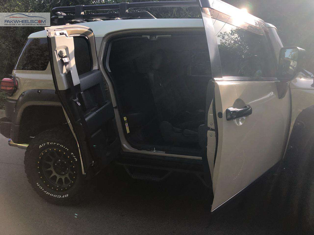 Toyota Fj Cruiser 2011 for Sale in Lahore Toyota Fj Cruiser 2011 for Sale in Lahore Image-22