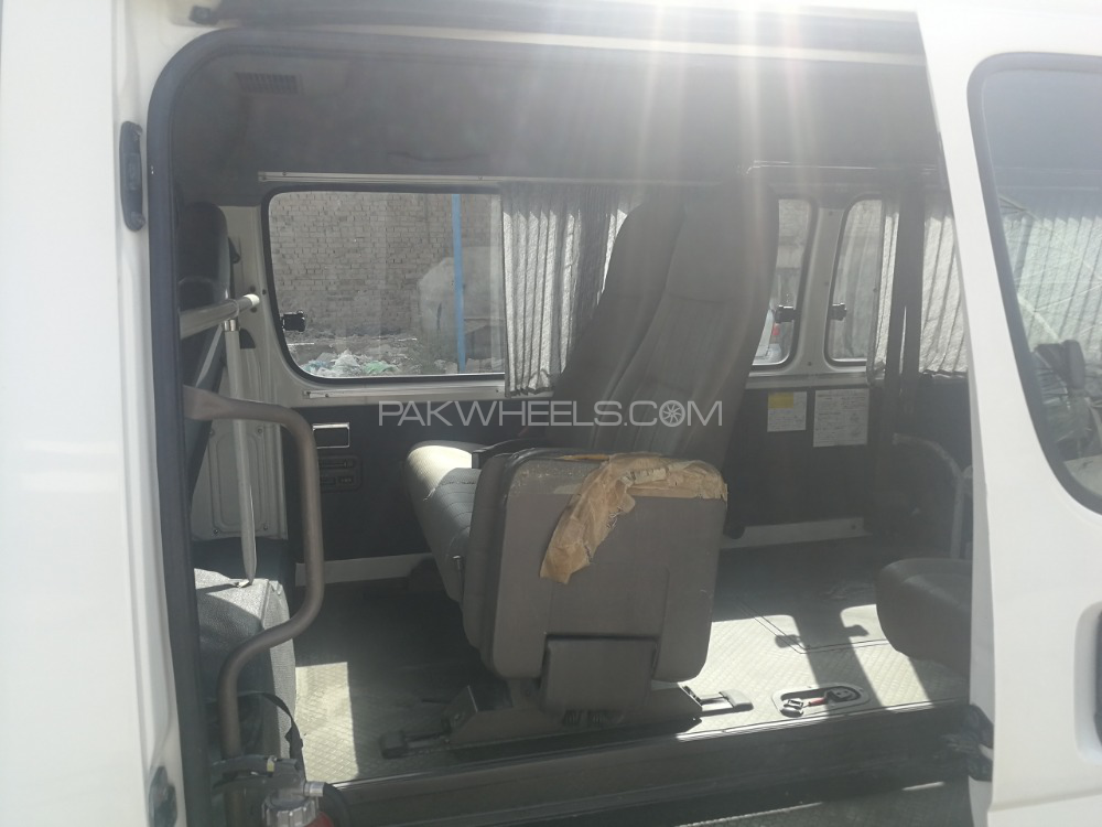 Toyota Hiace 2000 for Sale in Peshawar Image-1