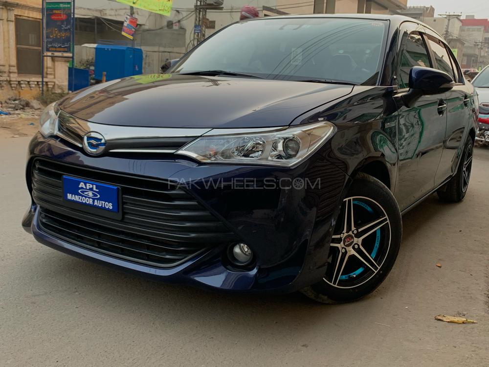 Toyota Corolla Axio 2017 for Sale in Faisalabad Image-1