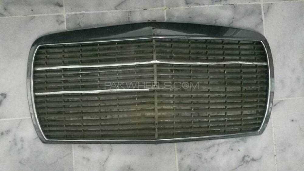 Mercedes-Benz W123 Front Grill Image-1