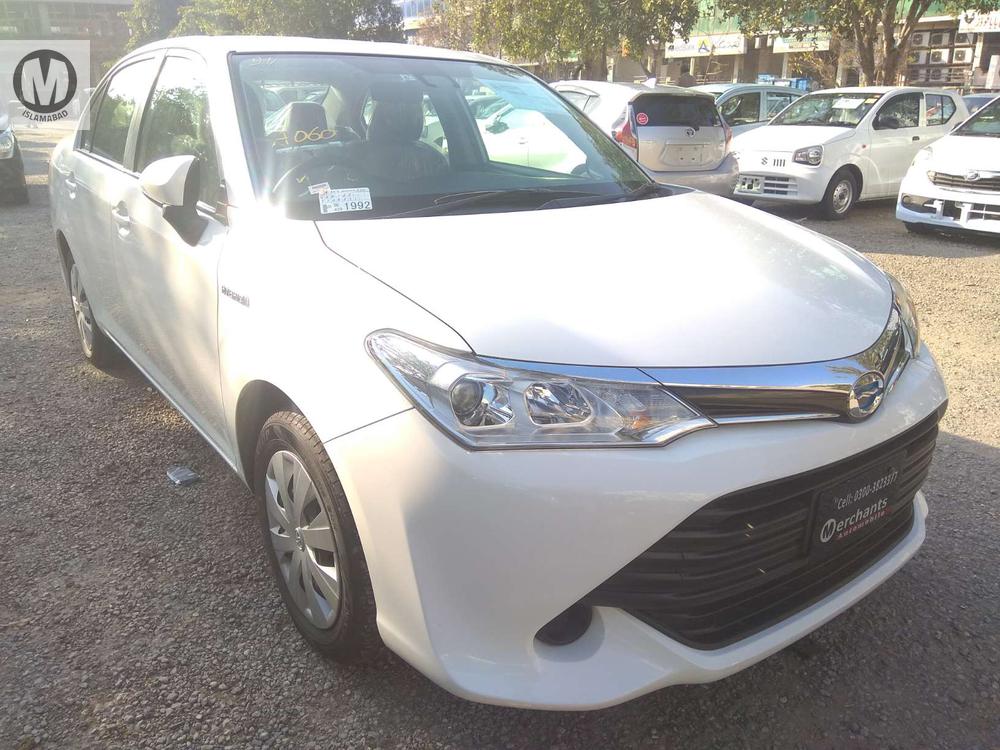 Toyota Corolla Axio 2015 for Sale in Islamabad Image-1