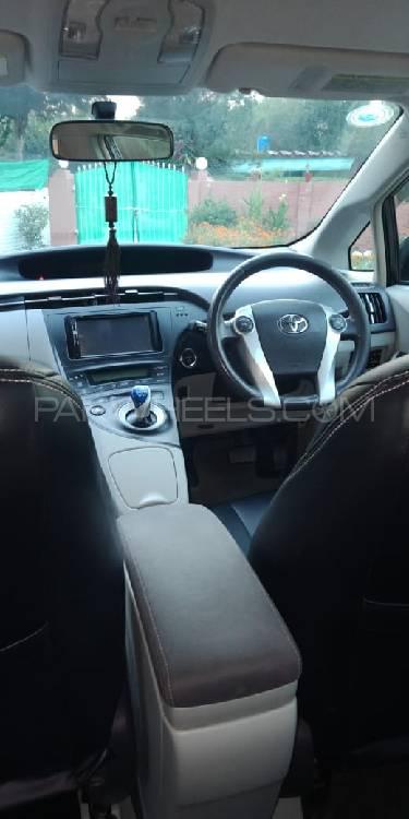 Toyota Prius 2011 for Sale in Mangla Image-1
