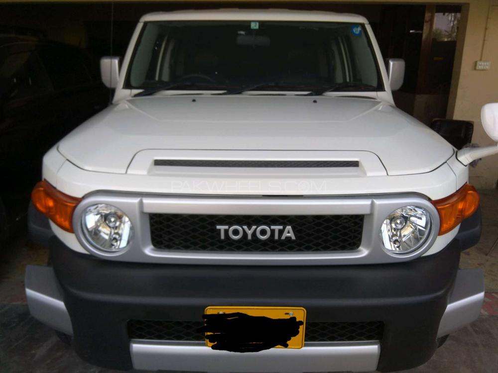Toyota Fj Cruiser 2013 for Sale in Karachi Toyota Fj Cruiser 2013 for Sale in Karachi Image-2