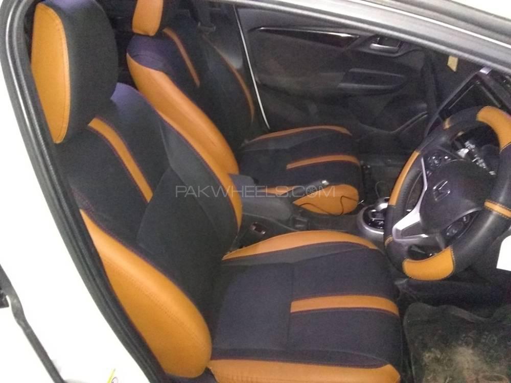 skin fitting seat cover honda fit  Image-1