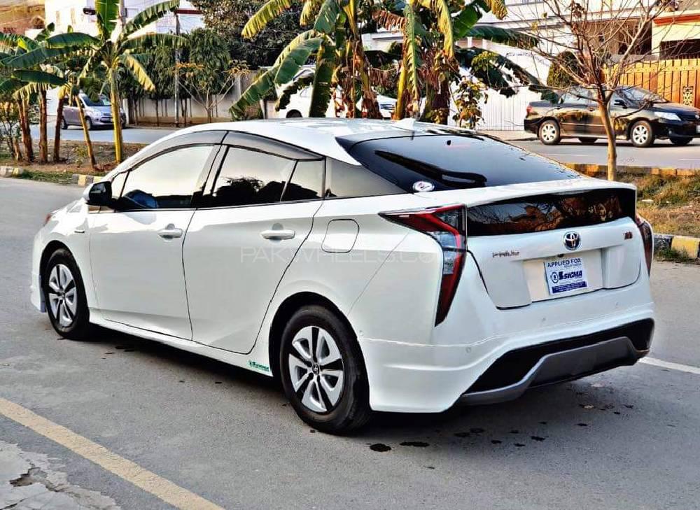 Toyota Prius 2016 for Sale in Lahore Toyota Prius 2016 for Sale in Lahore Image-6