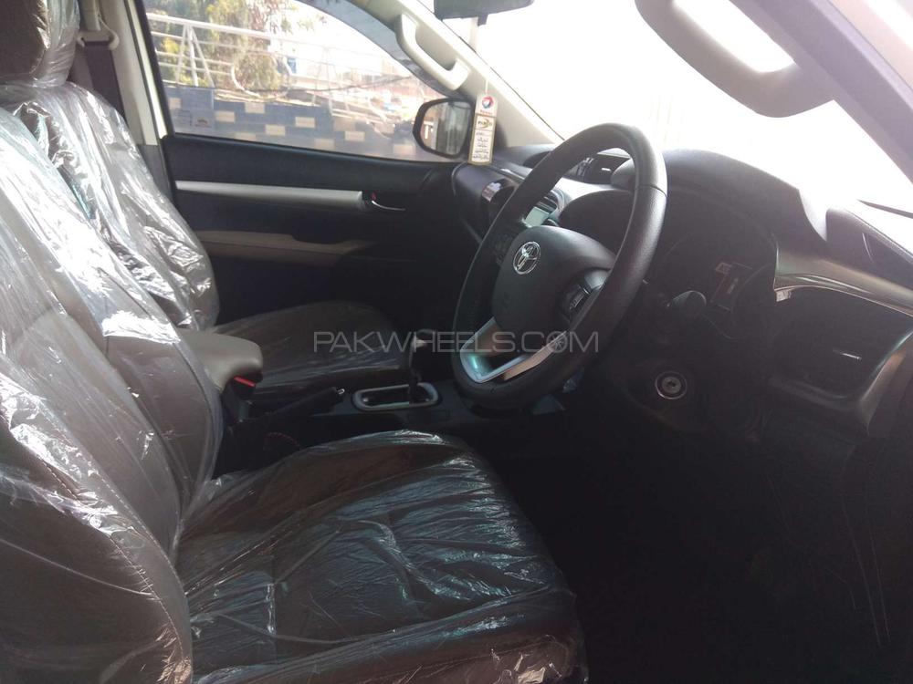 Toyota Hilux 2018 for Sale in Peshawar Toyota Hilux 2018 for Sale in Peshawar Image-12