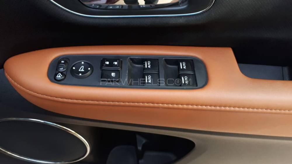 Honda Vezel 2015 for Sale in Lahore Honda Vezel 2015 for Sale in Lahore Image-16