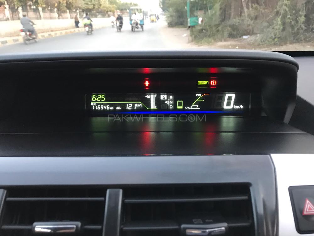 Toyota Prius Alpha 2014 for Sale in Faisalabad Toyota Prius Alpha 2014 for Sale in Faisalabad Image-11