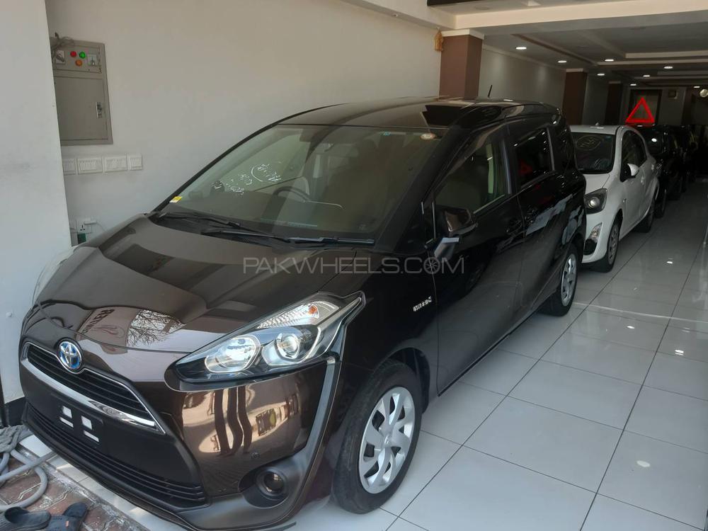 Toyota Sienta 2015 for Sale in Peshawar Image-1
