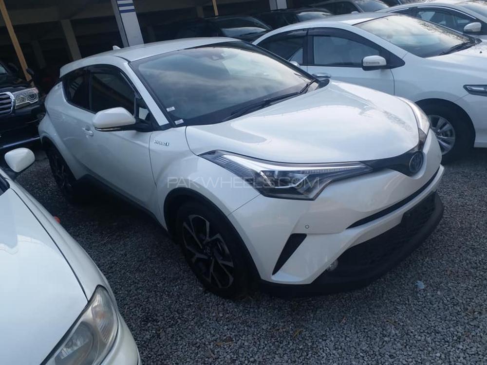 Toyota C-HR 2017 for Sale in Attock Toyota C-HR 2017 for Sale in Attock Image-3