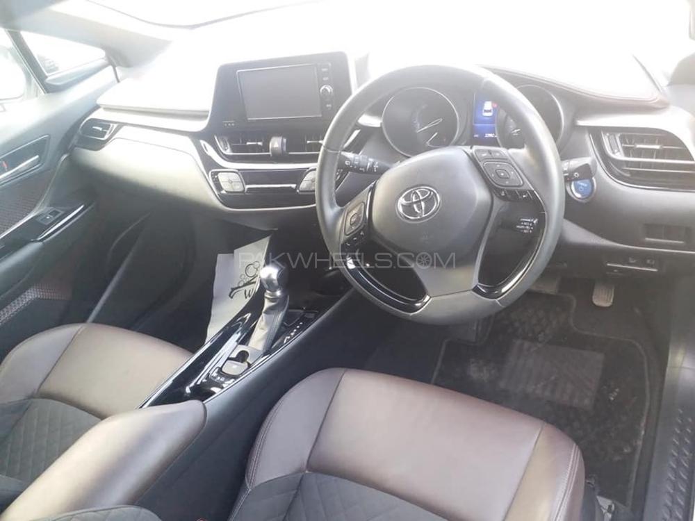 Toyota C-HR 2017 for Sale in Attock Toyota C-HR 2017 for Sale in Attock Image-6