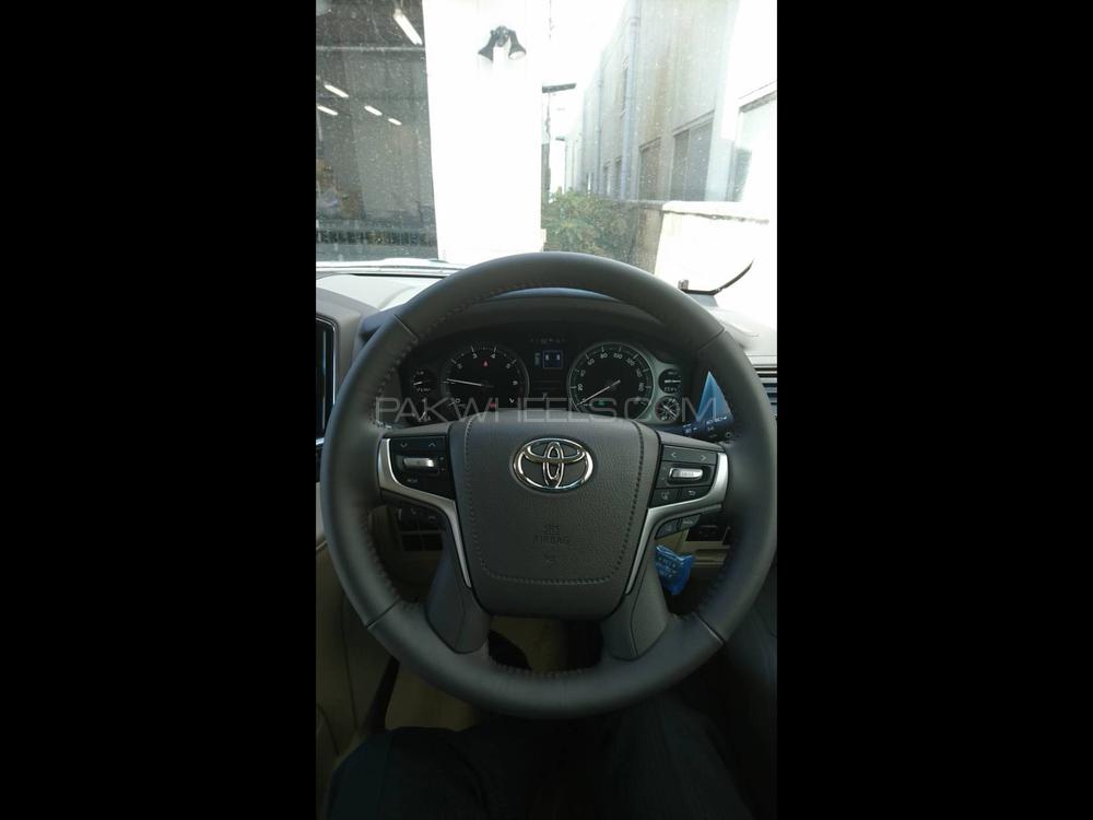 Toyota Land Cruiser 2019 for Sale in Karachi Toyota Land Cruiser 2019 for Sale in Karachi Image-6