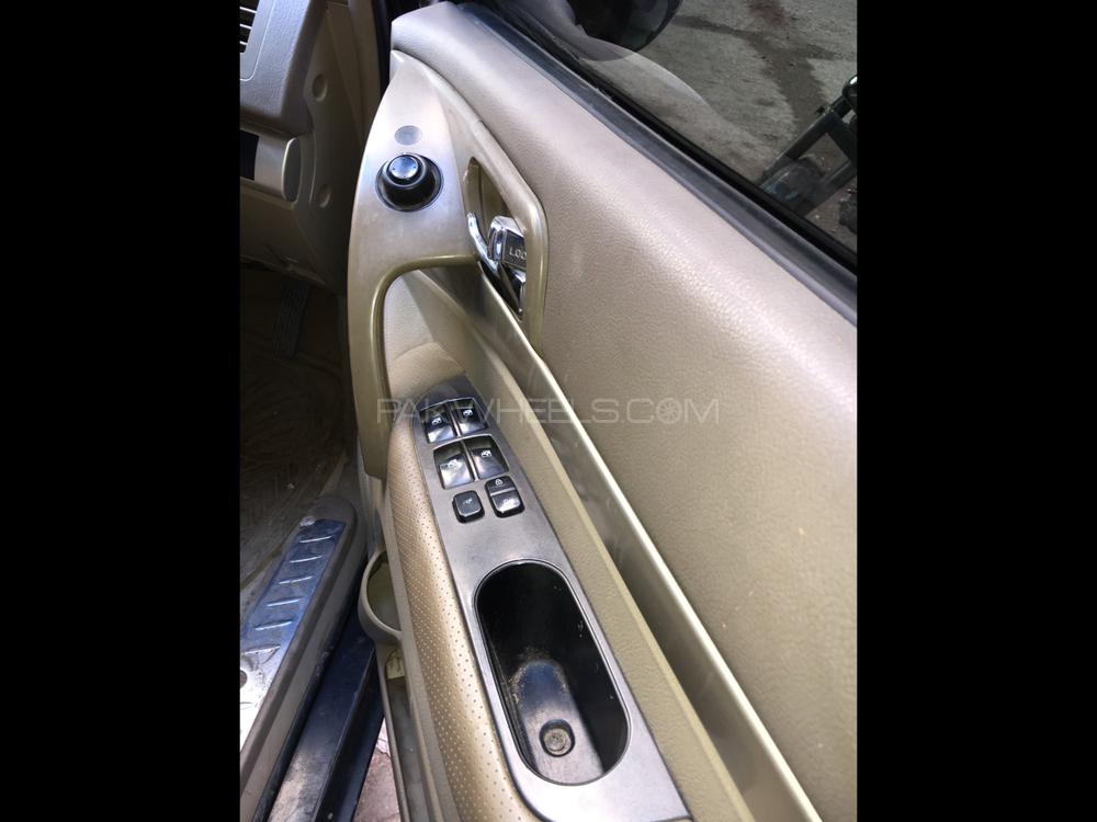 SsangYong Stavic 2005 for Sale in Karachi SsangYong Stavic 2005 for Sale in Karachi Image-9