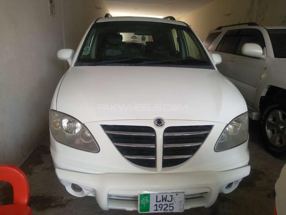 SsangYong Stavic 2005 for Sale in Multan Image-1