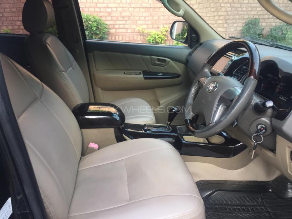 Toyota Hilux 2012 for Sale in Lahore Toyota Hilux 2012 for Sale in Lahore Image-11