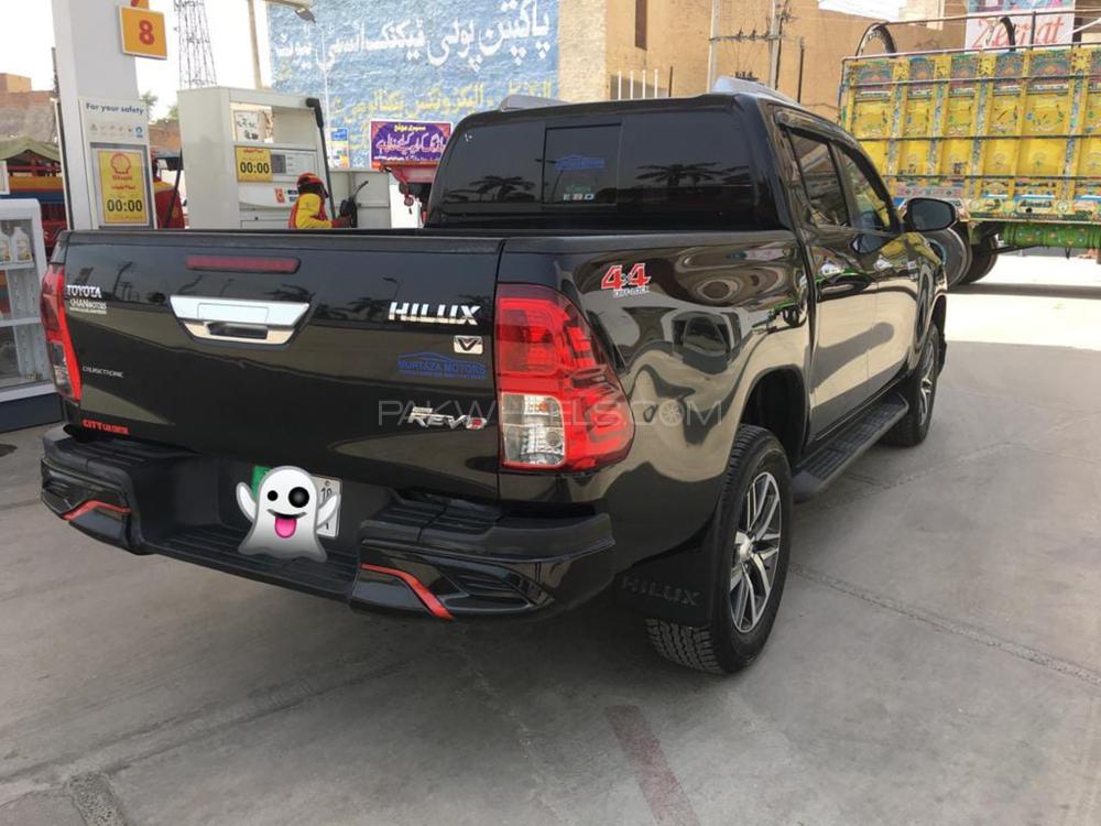 Toyota Hilux 2018 for Sale in Lahore Toyota Hilux 2018 for Sale in Lahore Image-5