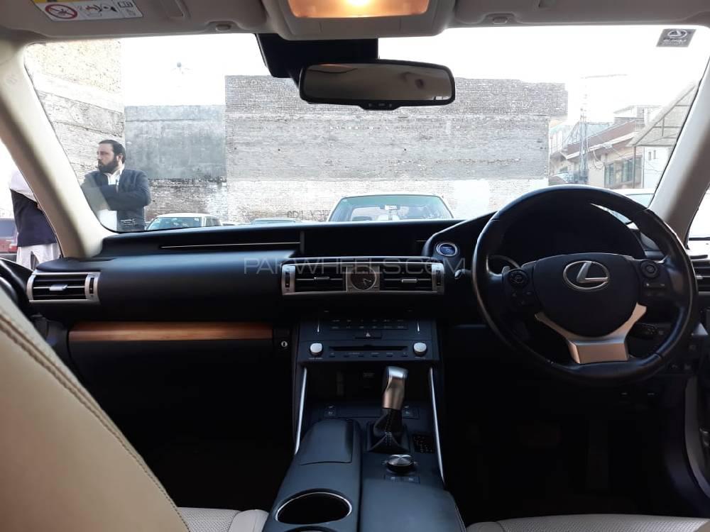 Lexus LX Series 2015 for Sale in Islamabad Lexus LX Series 2015 for Sale in Islamabad Image-9