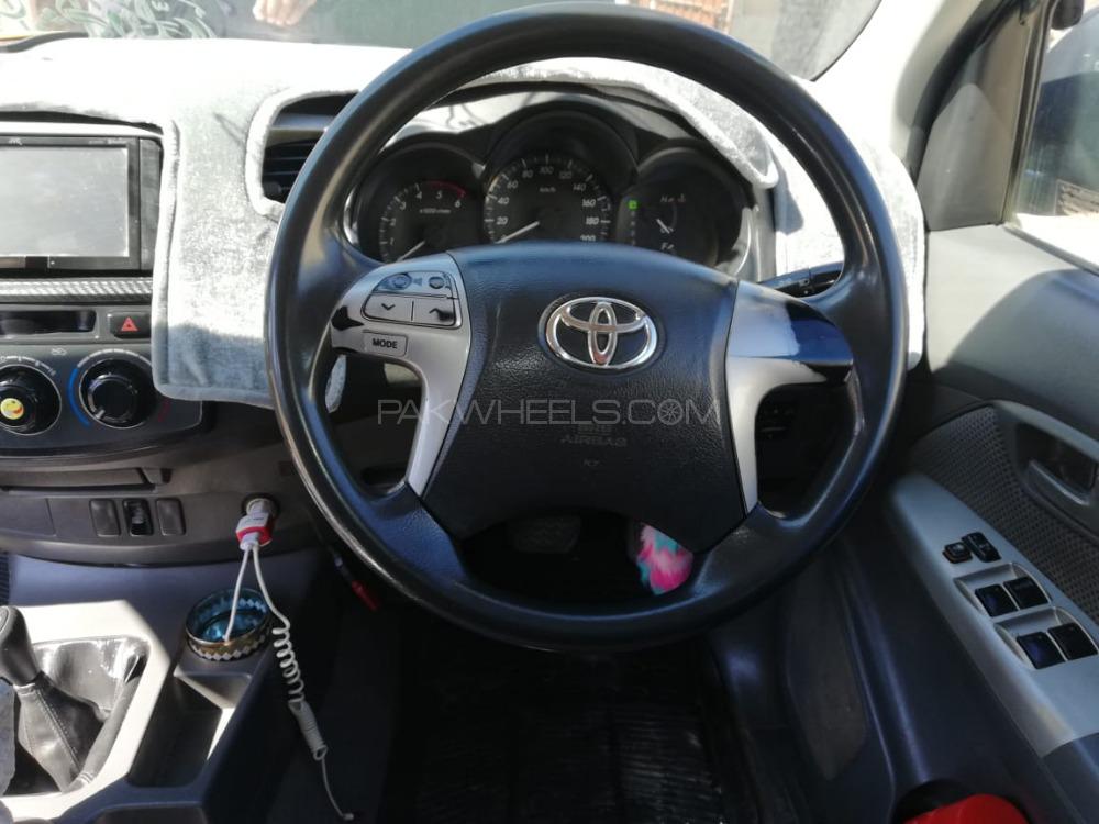 Toyota Hilux 2013 for Sale in Bannu Toyota Hilux 2013 for Sale in Bannu Image-4