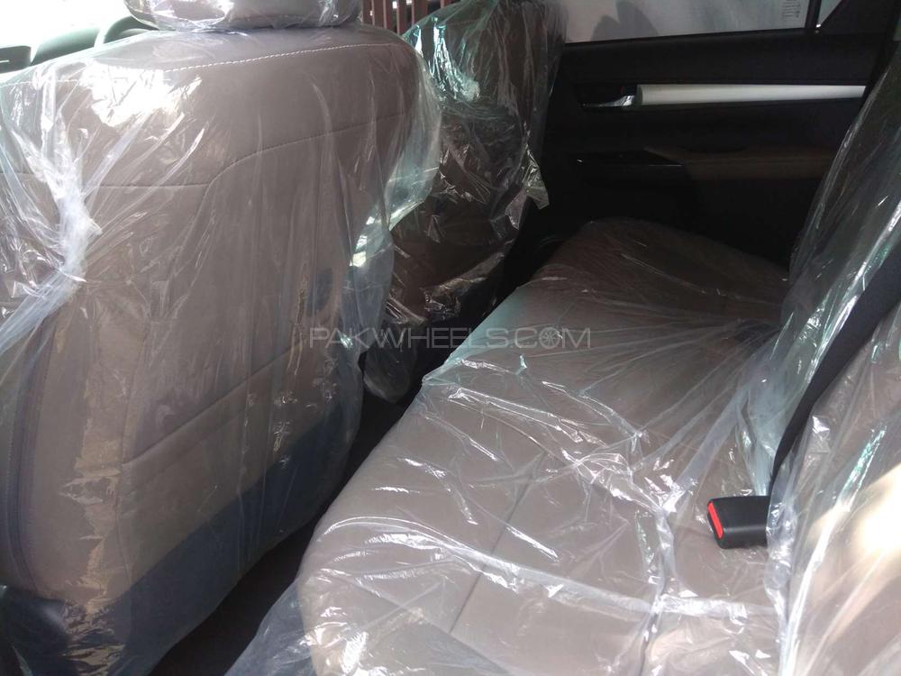 Toyota Hilux 2018 for Sale in Karachi Toyota Hilux 2018 for Sale in Karachi Image-9