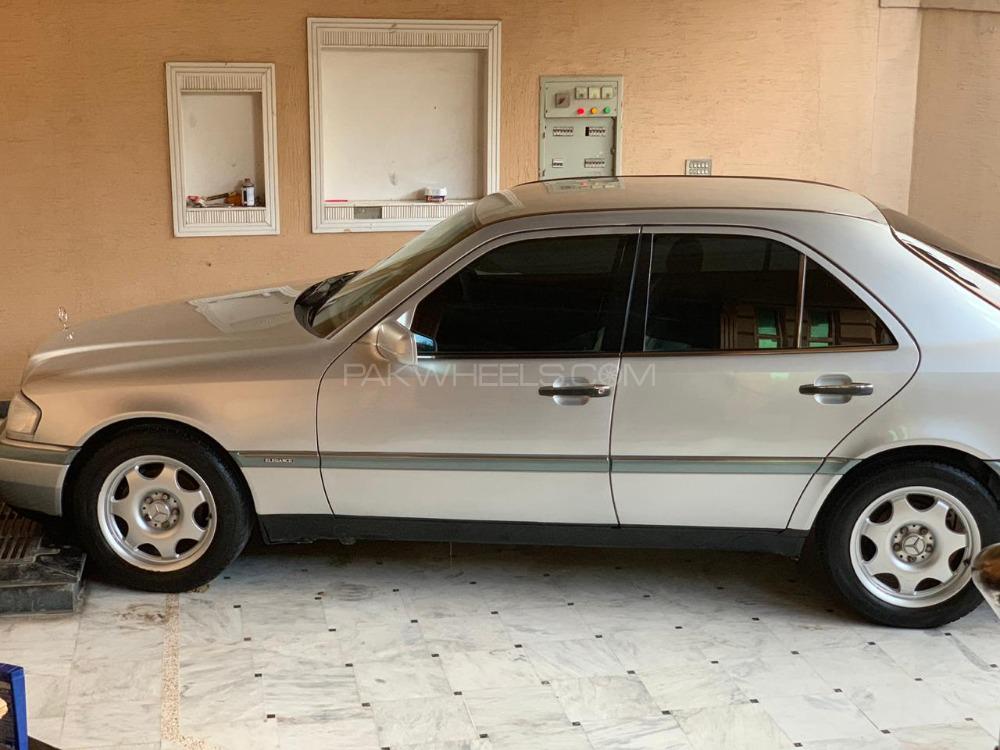 Mercedes Benz 200 T 1994 for Sale in Peshawar Image-1