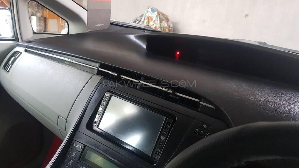 Toyota Prius 2011 for Sale in Lahore Toyota Prius 2011 for Sale in Lahore Image-14
