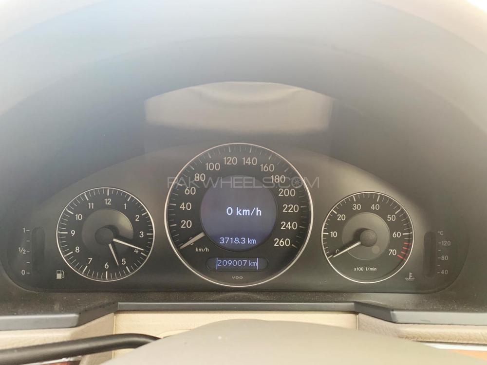 Mercedes Benz E Class 2005 for Sale in Lahore Mercedes Benz E Class 2005 for Sale in Lahore Image-11