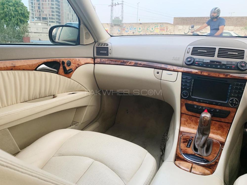 Mercedes Benz E Class 2005 for Sale in Lahore Mercedes Benz E Class 2005 for Sale in Lahore Image-12