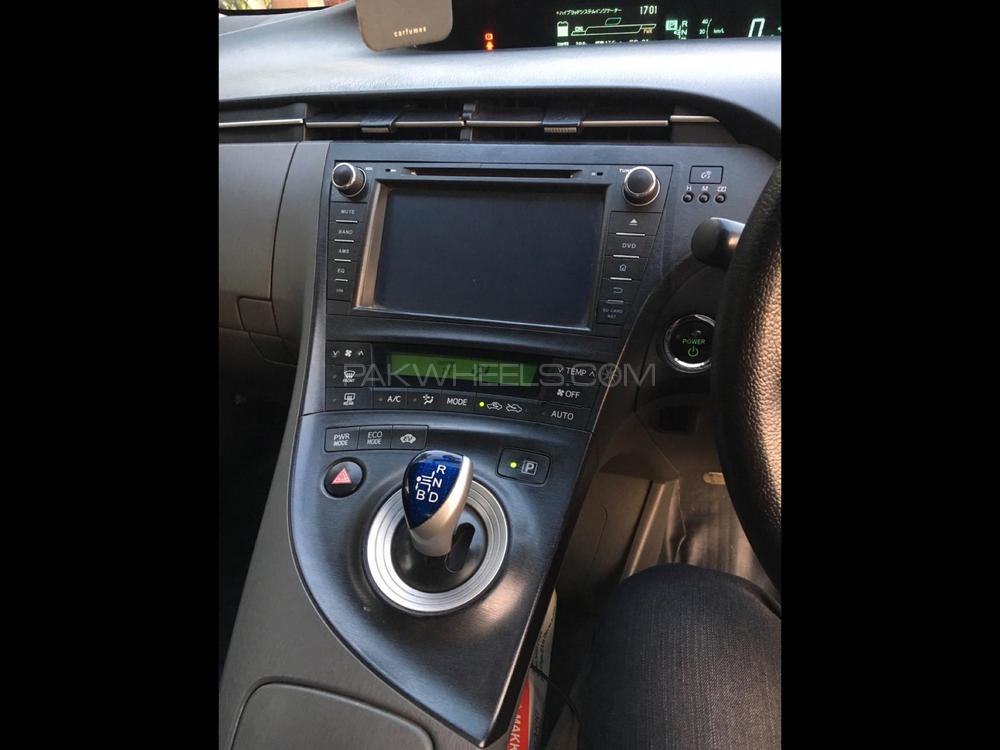 Toyota Prius 2011 for Sale in Lahore Toyota Prius 2011 for Sale in Lahore Image-8