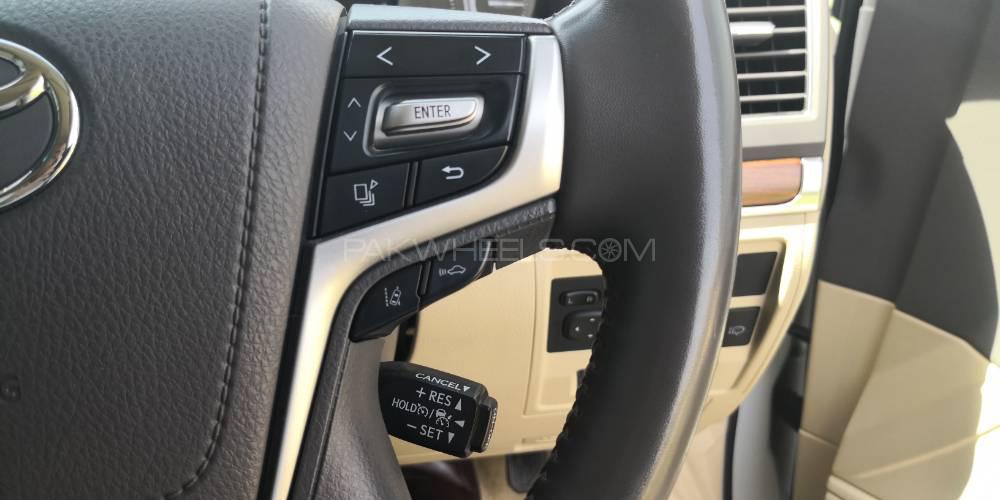 Toyota Land Cruiser 2016 for Sale in Lahore Toyota Land Cruiser 2016 for Sale in Lahore Image-9