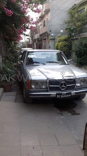 Mercedes Benz 200 D 1976 for Sale in Lahore Image-1
