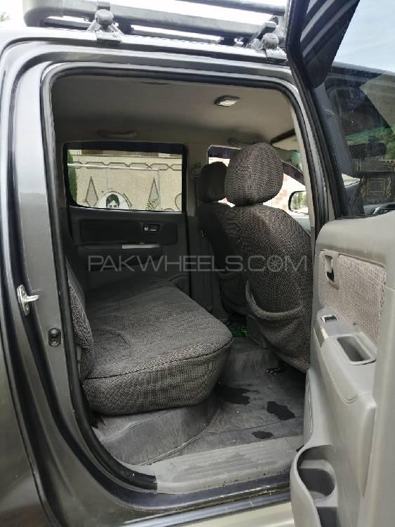 Toyota Hilux 2011 for Sale in Mansehra Toyota Hilux 2011 for Sale in Mansehra Image-4
