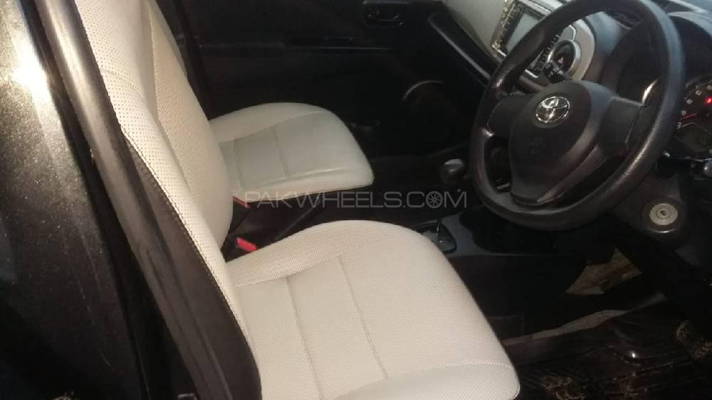 Toyota Vitz 2012 for Sale in Jhang Image-1