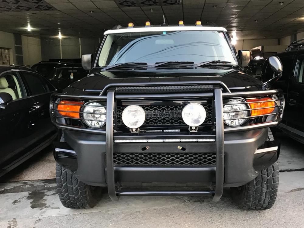Toyota Fj Cruiser 2012 for Sale in Lahore Image-1