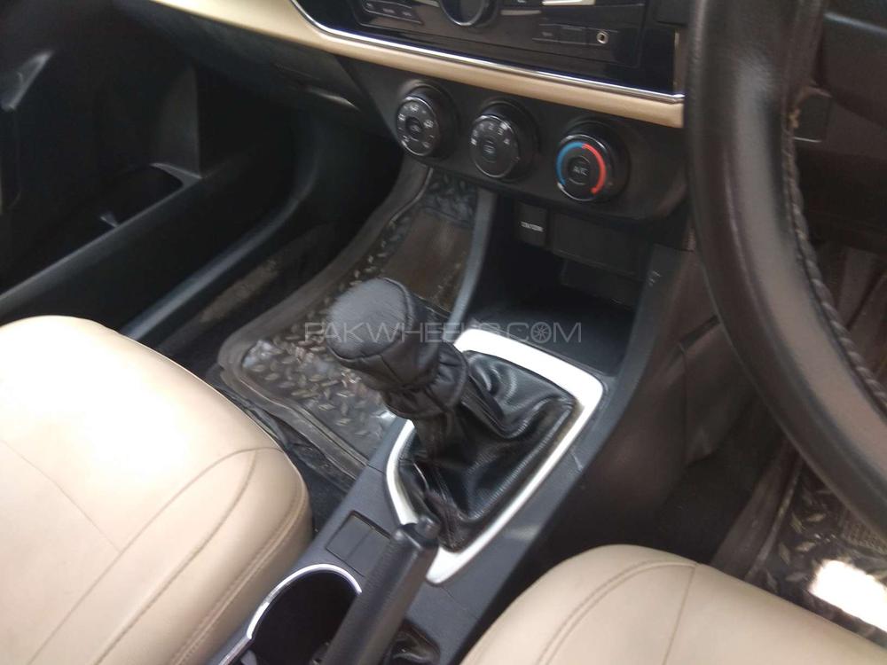 Toyota Corolla 2015 for Sale in Karachi Toyota Corolla 2015 for Sale in Karachi Image-4