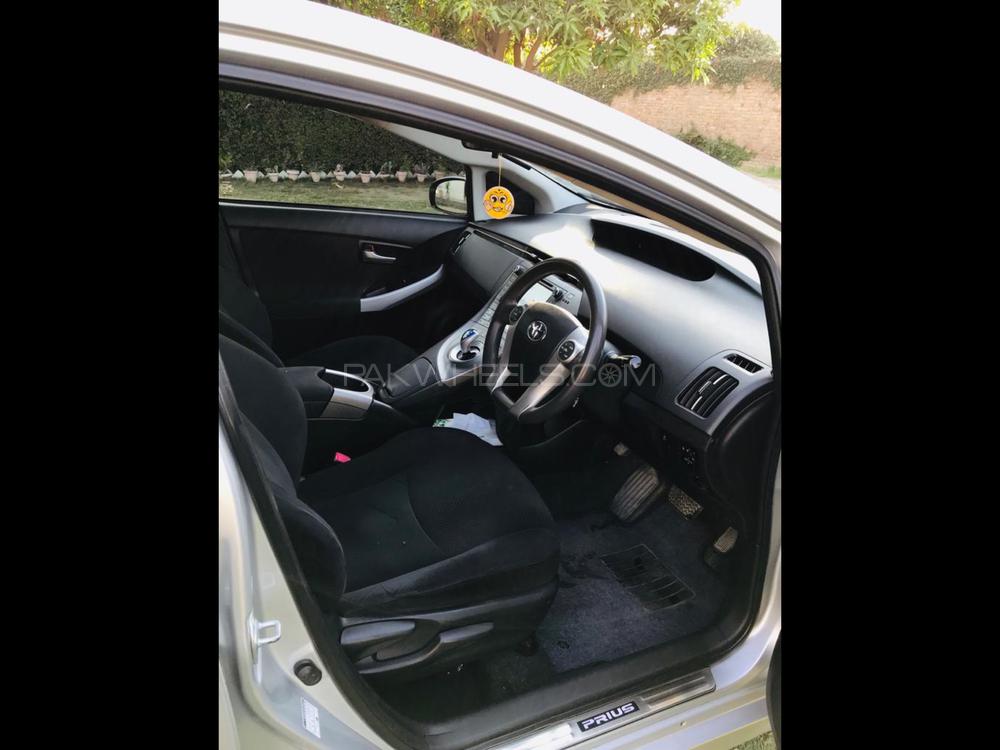 Toyota Prius 2012 for Sale in Peshawar Toyota Prius 2012 for Sale in Peshawar Image-4
