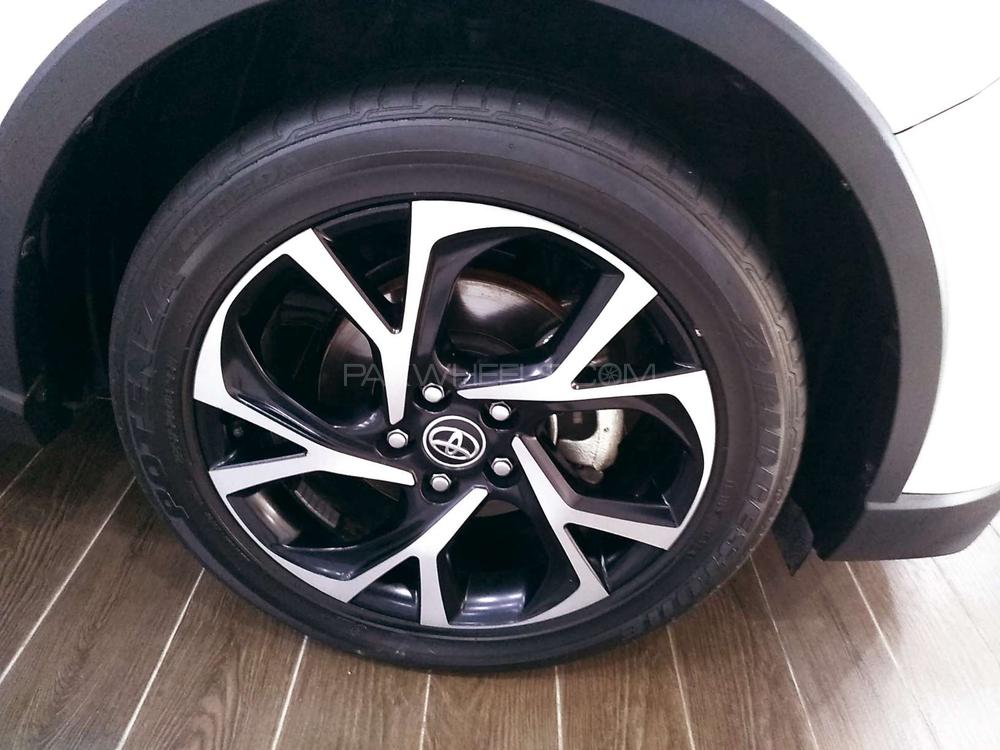 Toyota C-HR 2017 for Sale in Rawalpindi Toyota C-HR 2017 for Sale in Rawalpindi Image-4