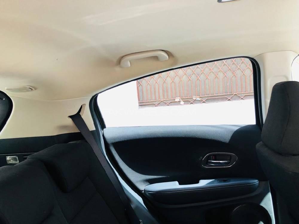 Honda Vezel 2013 for Sale in Peshawar Honda Vezel 2013 for Sale in Peshawar Image-9