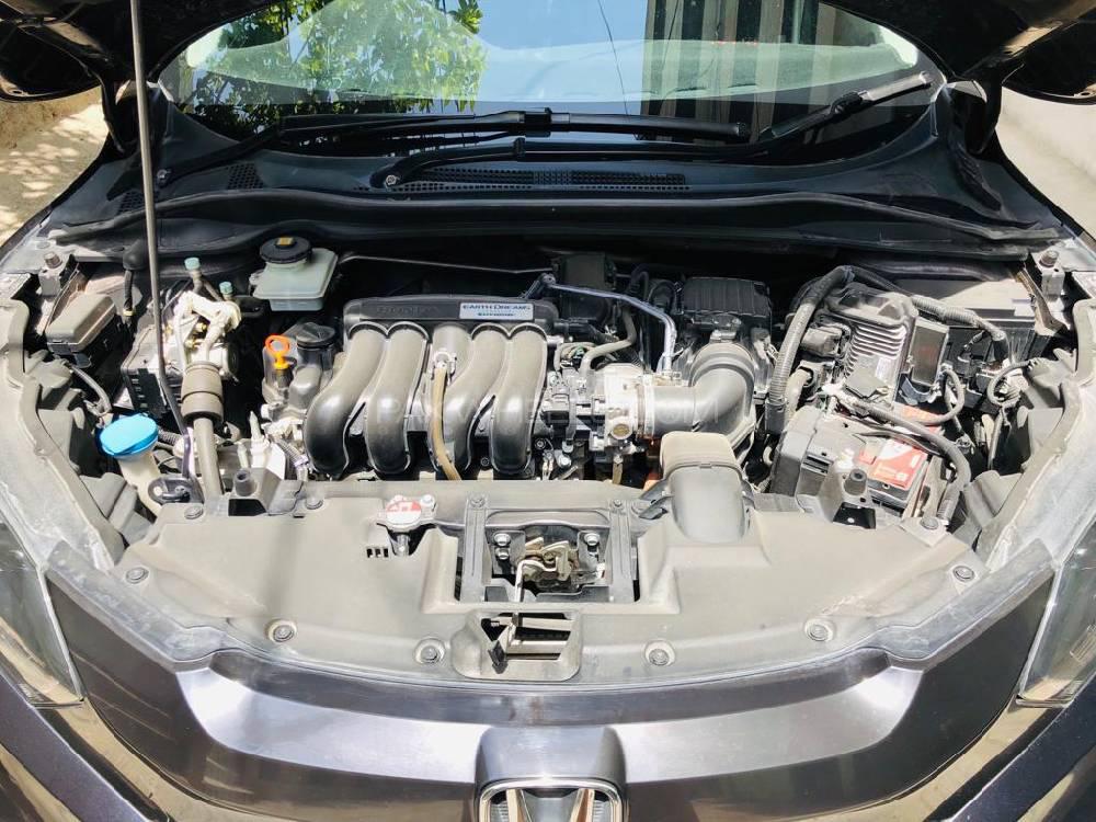 Honda Vezel 2013 for Sale in Peshawar Honda Vezel 2013 for Sale in Peshawar Image-11